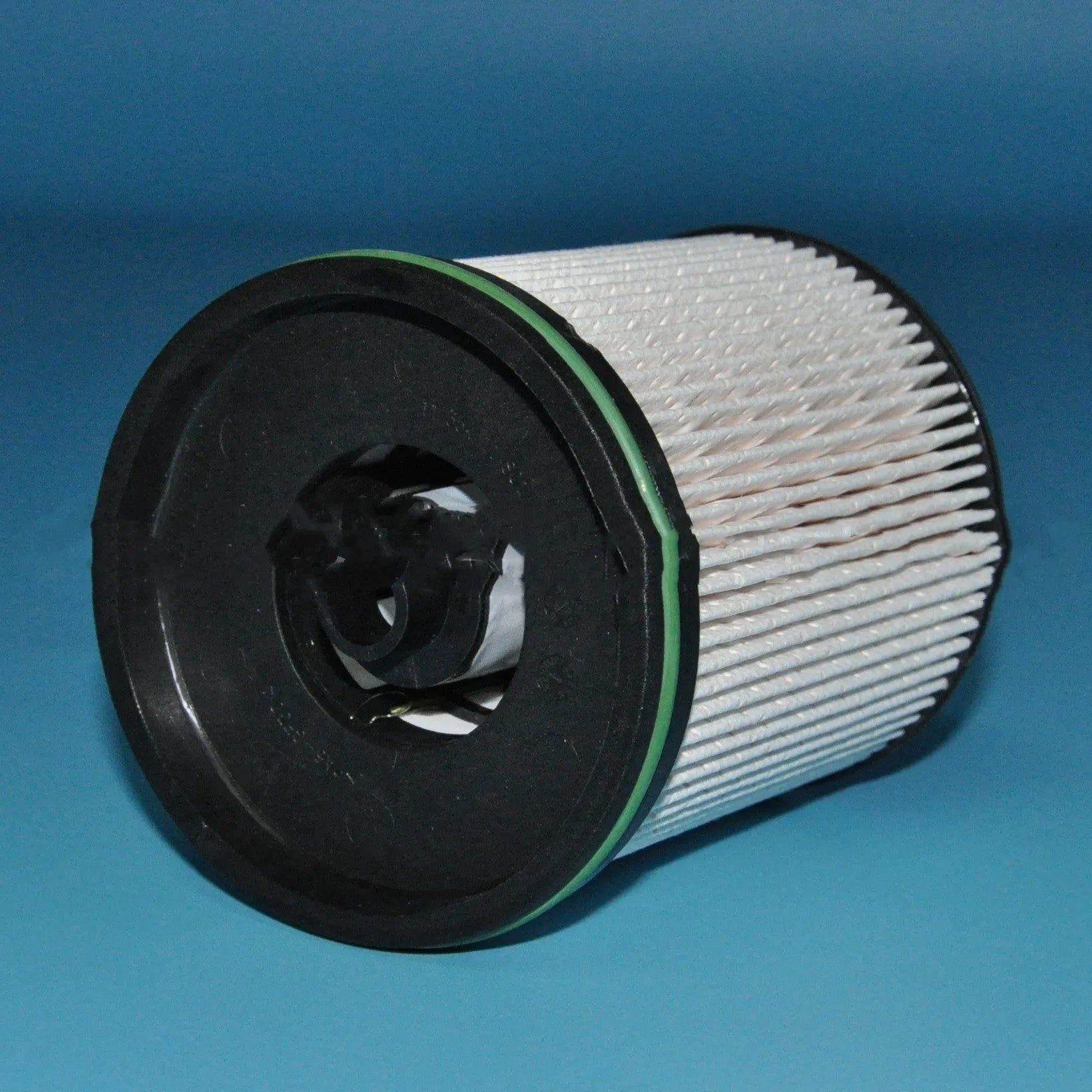 Diesel fuel filter element with gasket for Vauxhall and Opel Astra vehicles showing dimensions
