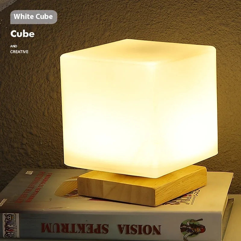 Nordic solid wood flower-shaped USB table lamp showing touch dimming and choice of cube or cylinder white light shapes.