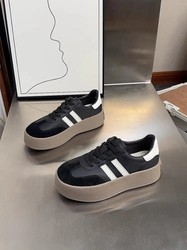 Women's vintage distressed leather casual sneakers with round toe and lace-up front