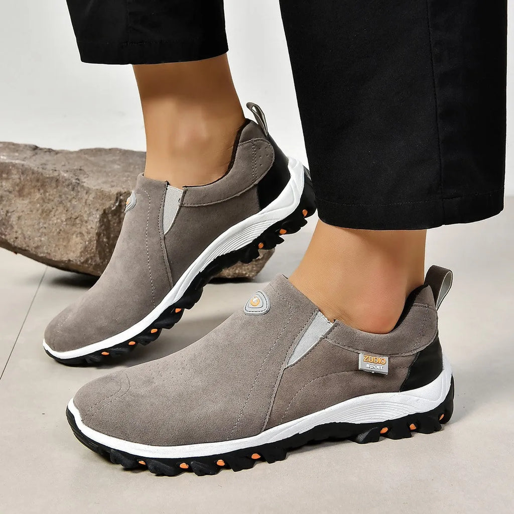 Men's round toe thin slip-on shoes in multiple colours with a rubber sole and shallow mouth opening.