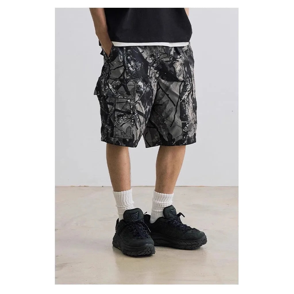 Loose straight-leg denim shorts in black with micro-elastic waistband and zip fly opening
