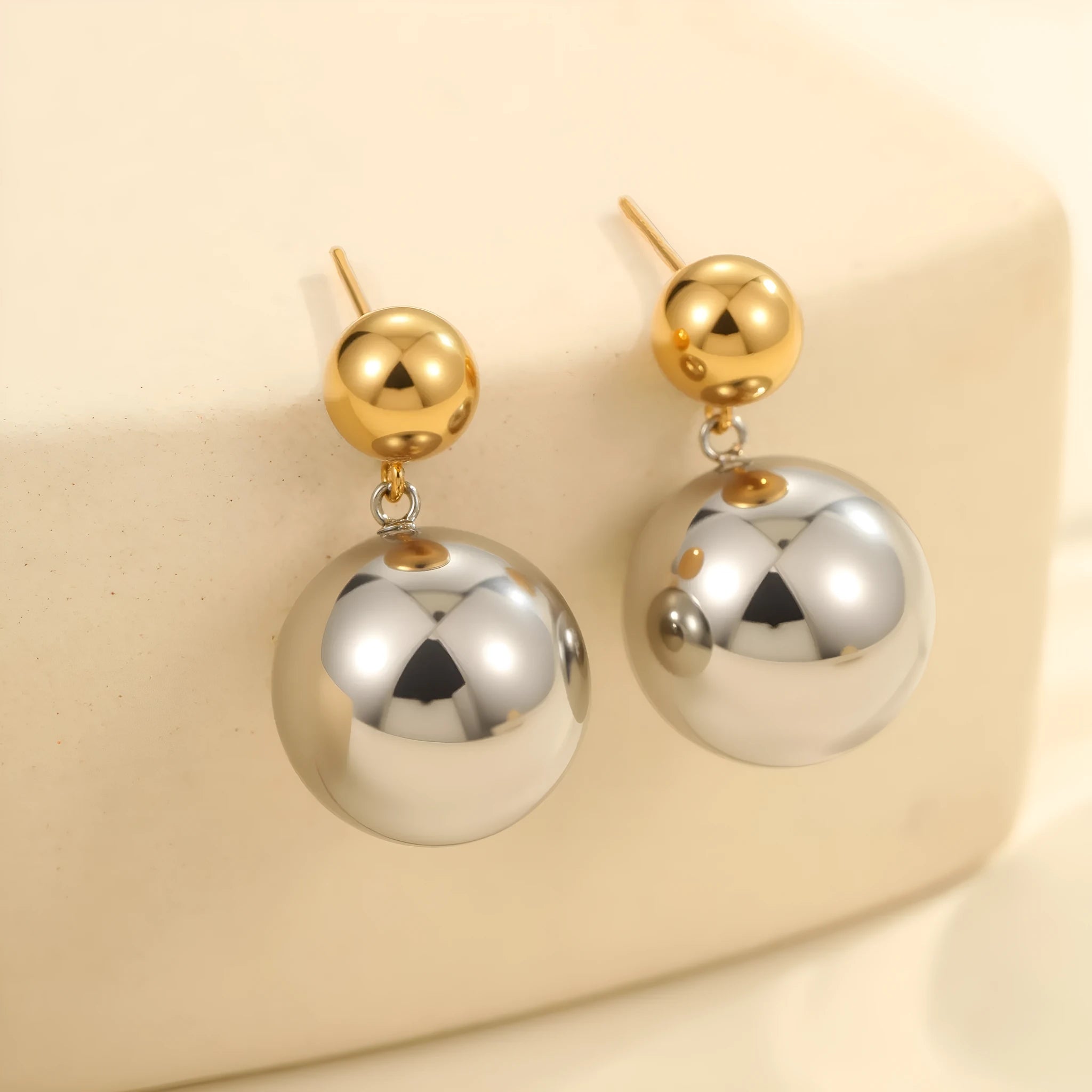 Women's stainless steel geometric ear studs with colour-block electroplated spherical beads