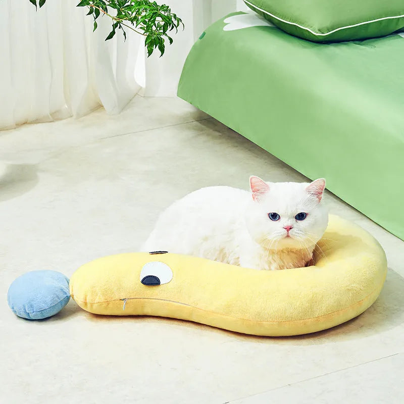 Blue or yellow rectangular pet cushion measuring 62cm by 39cm for cats and dogs