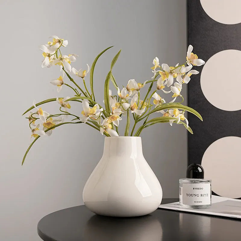 Black and white ceramic round belly French high sense decorative vases with artificial flower arrangements