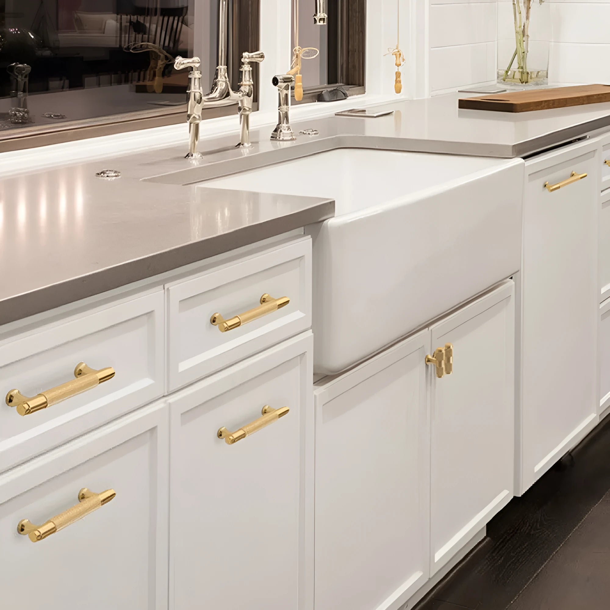 Aluminium European style cabinet handle with brushed brass oxidation finish