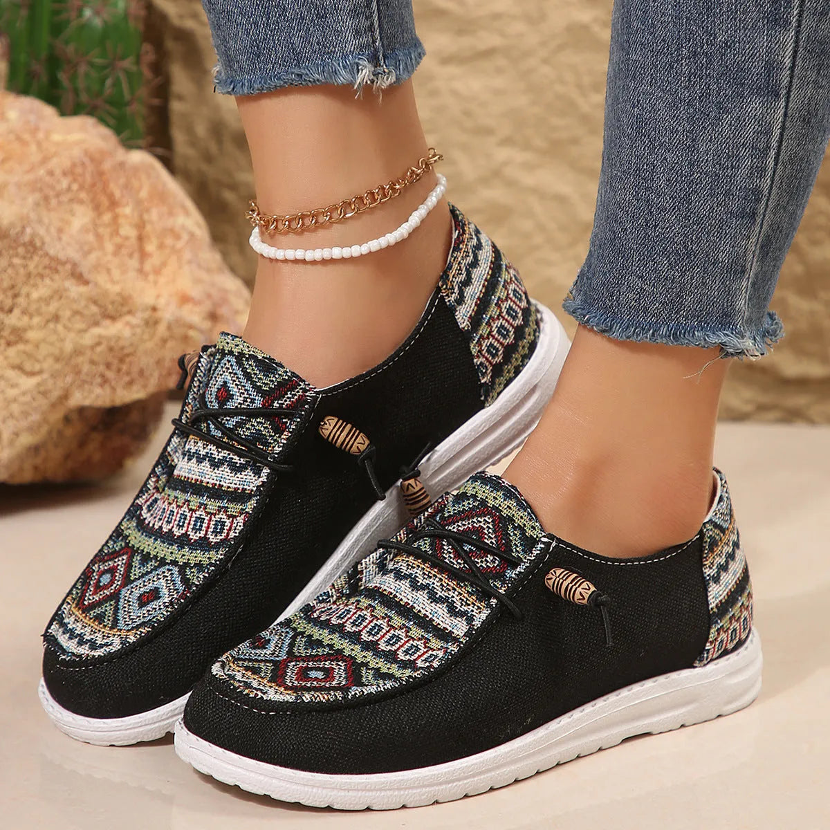 Women's flat round toe low-top shoes in artificial PU upper with rubber sole