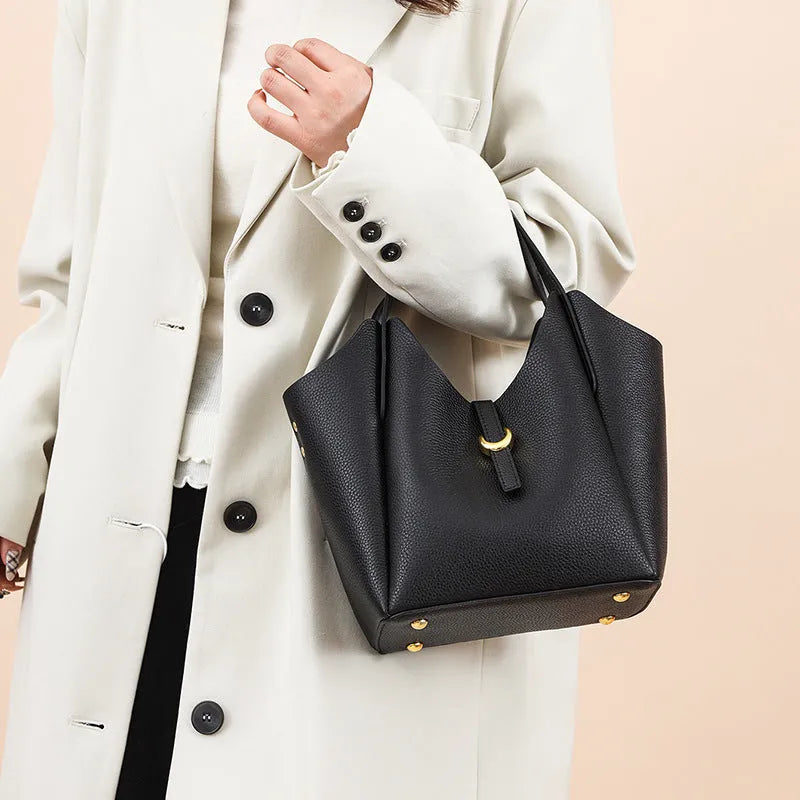 Genuine leather women's bucket handbag in retro style with large capacity and organisational features