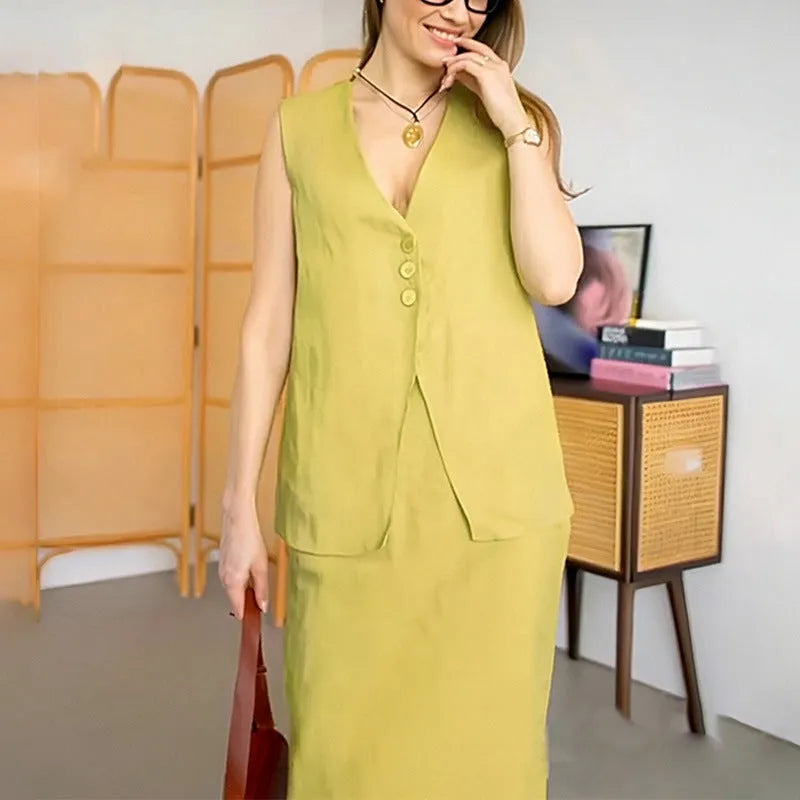 Women's sleeveless two-piece suit with vest and long skirt in polyester fabric