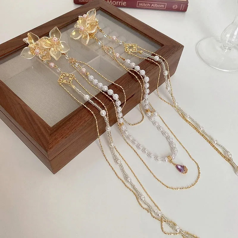 Women's gold hairpin with pearl, diamond flower decoration and long tassel details