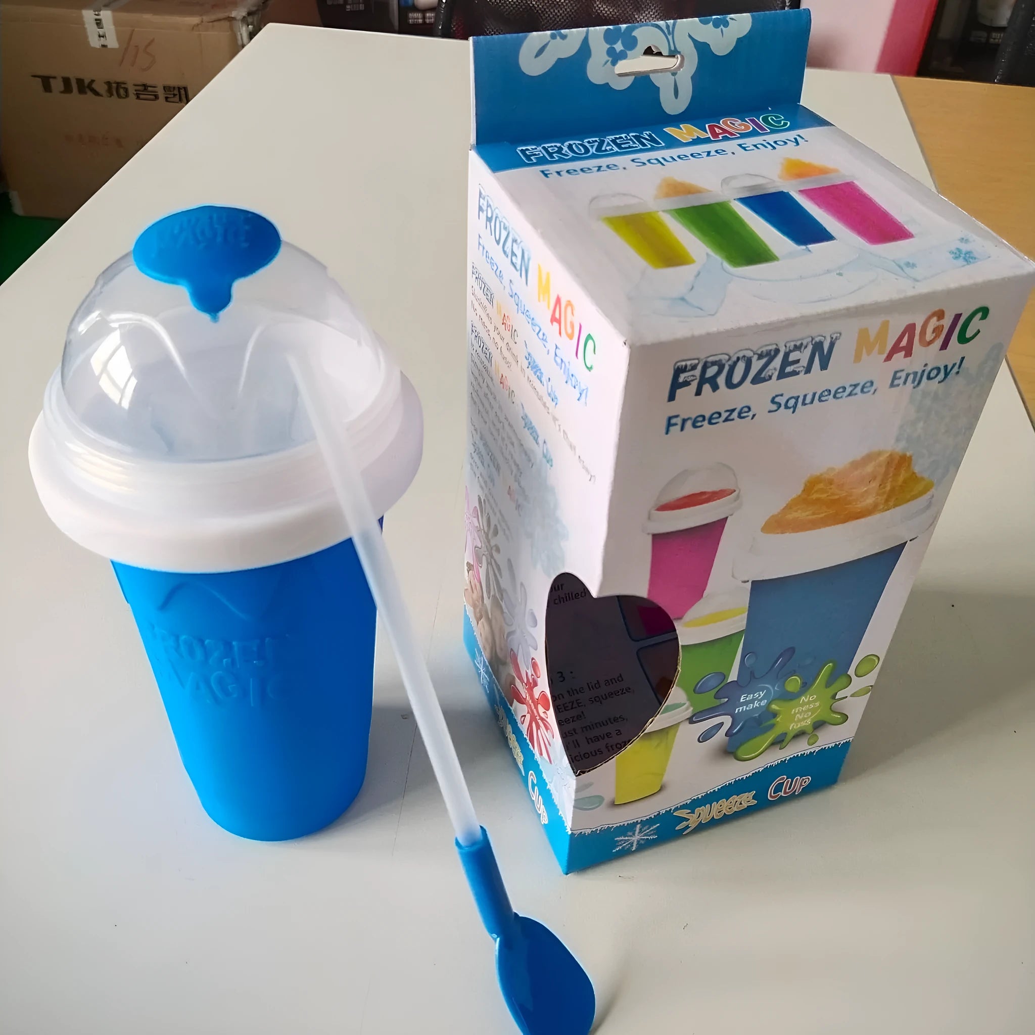 Blue quick refrigeration pinch cup with double-layer construction for fast drink cooling