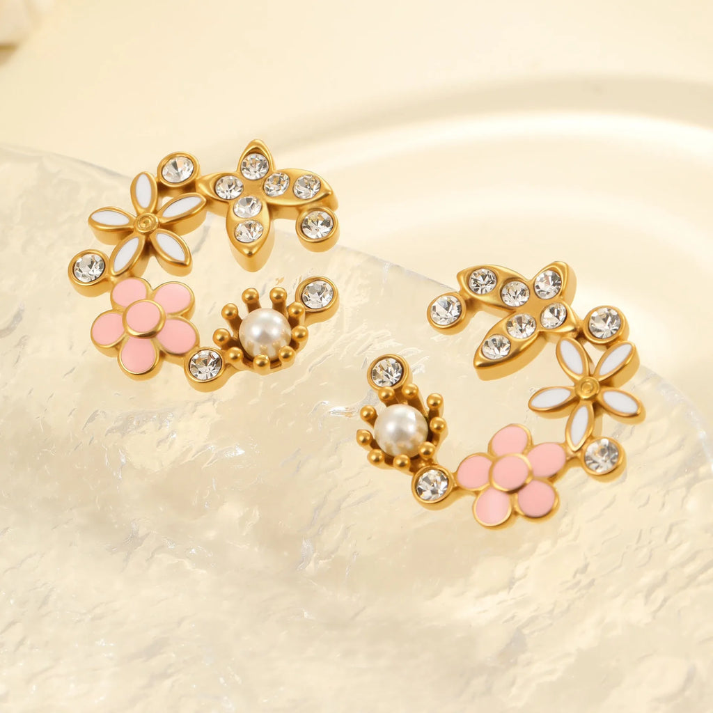 Flower shaped stud earrings with petal design in 18K gold plated stainless steel