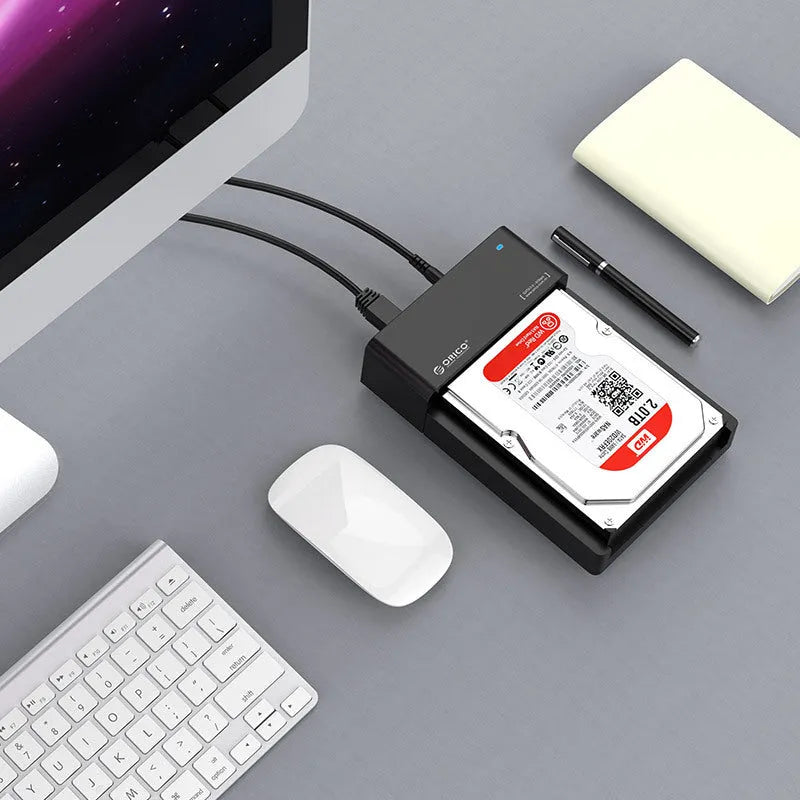 Black universal hard disk enclosure for 2.5 and 3.5 inch SATA drives with data cable