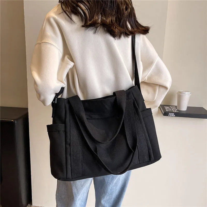 Women's polyester shoulder bag in solid colour with external pocket and internal phone compartment