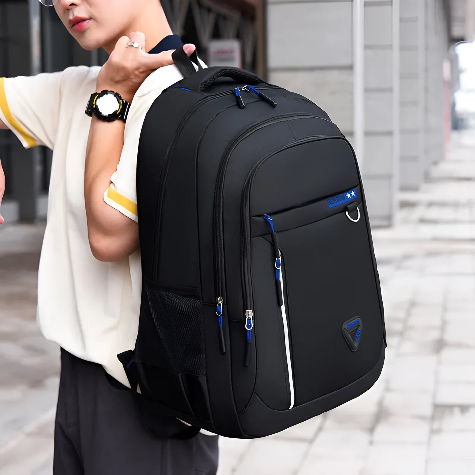Men's Oxford cloth schoolbag showing air pillow belt system and 20-35 litre capacity