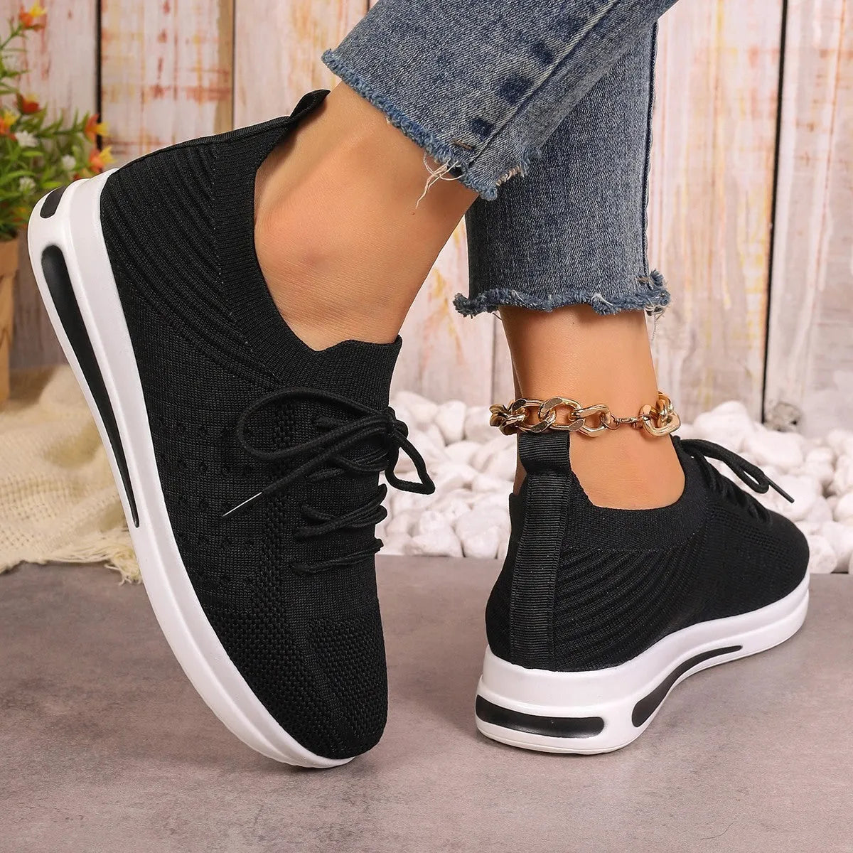 Women's fly-knit casual sneakers in artificial PU with round toe and front lace-up closure