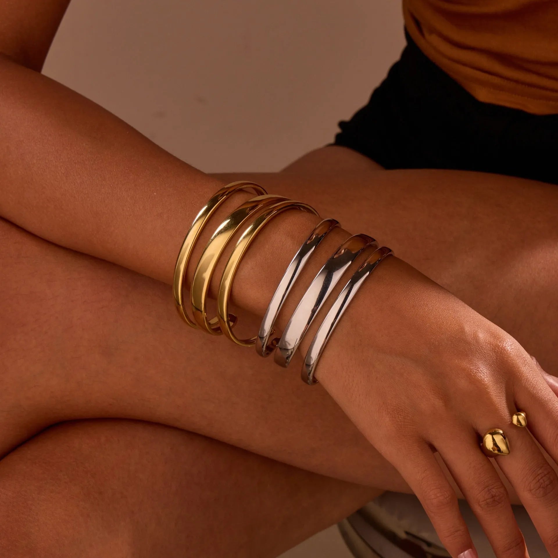 Stainless steel women's bracelet with simple opening clasp and geometric line design in gold electroplated finish