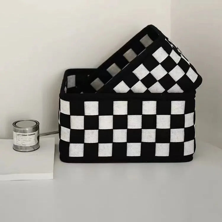Checkerboard pattern woven felt storage basket showing 37×29×19.5cm dimensions and folding design