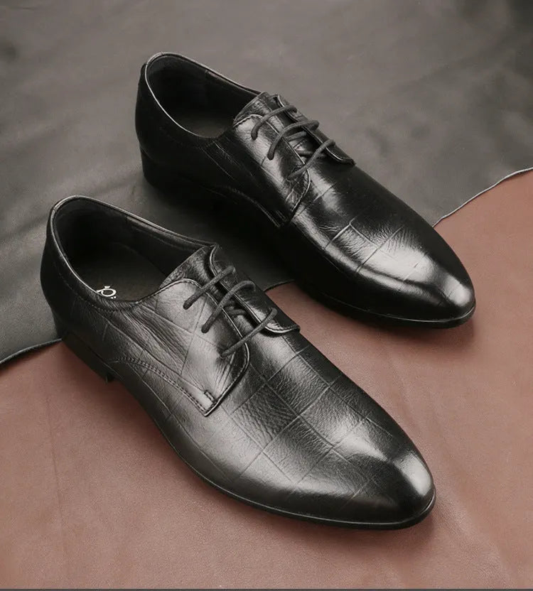 Men's black leather derby shoes with pointed toe and rubber sole for business dress