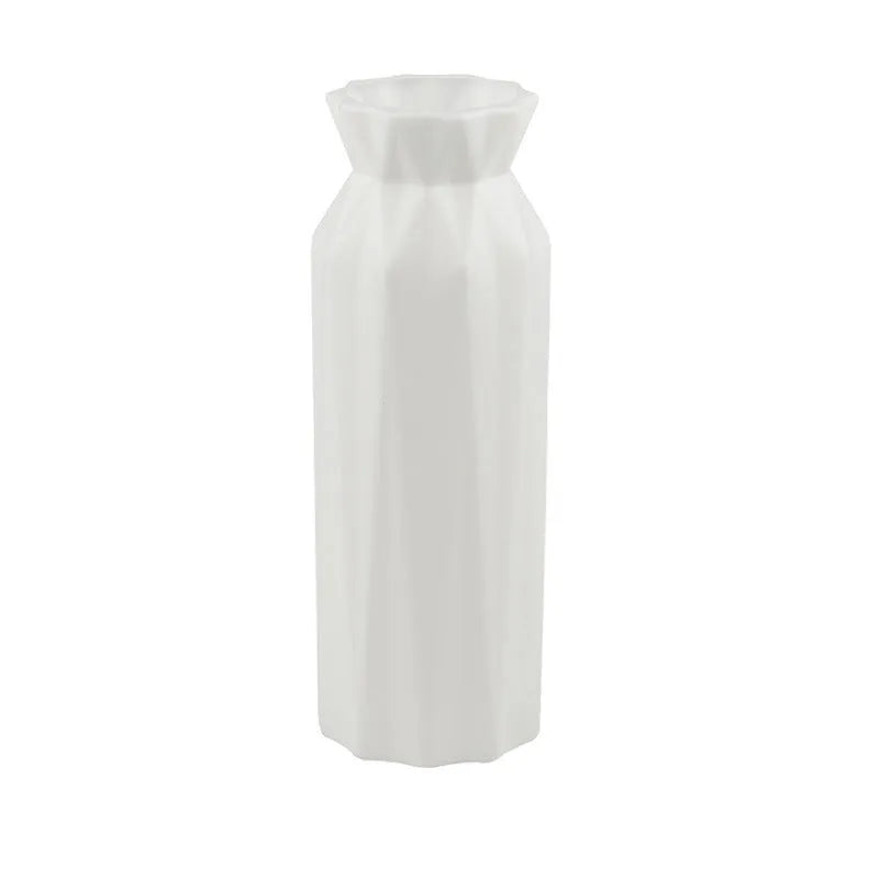 Green drop-resistant melamine vase with a 7.2cm base on a wooden table.
