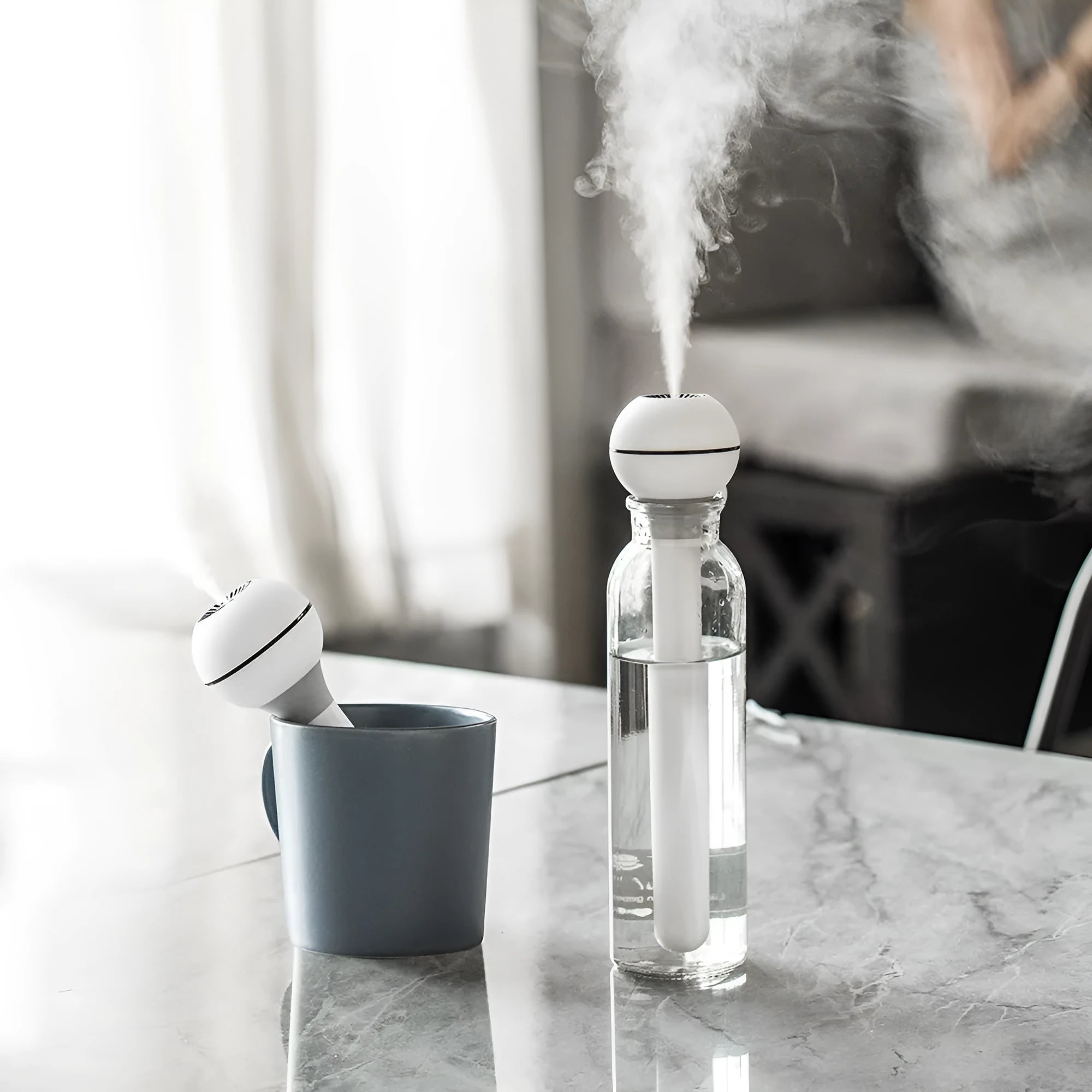 Columnar USB-powered ultrasonic humidifier with 1L tank in pink or white colours