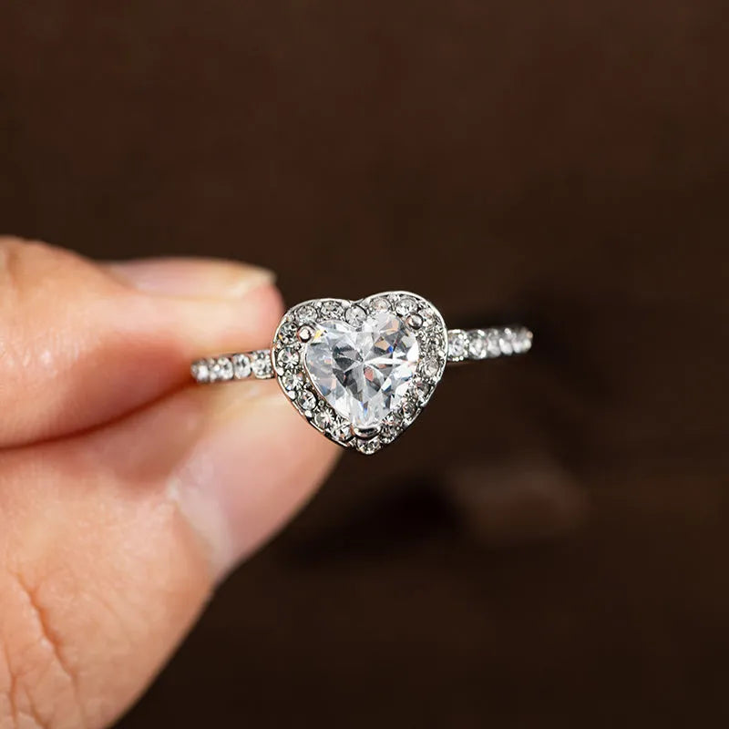 Women's heart-shaped crystal wedding ring in rose gold or silvery finish on white copper