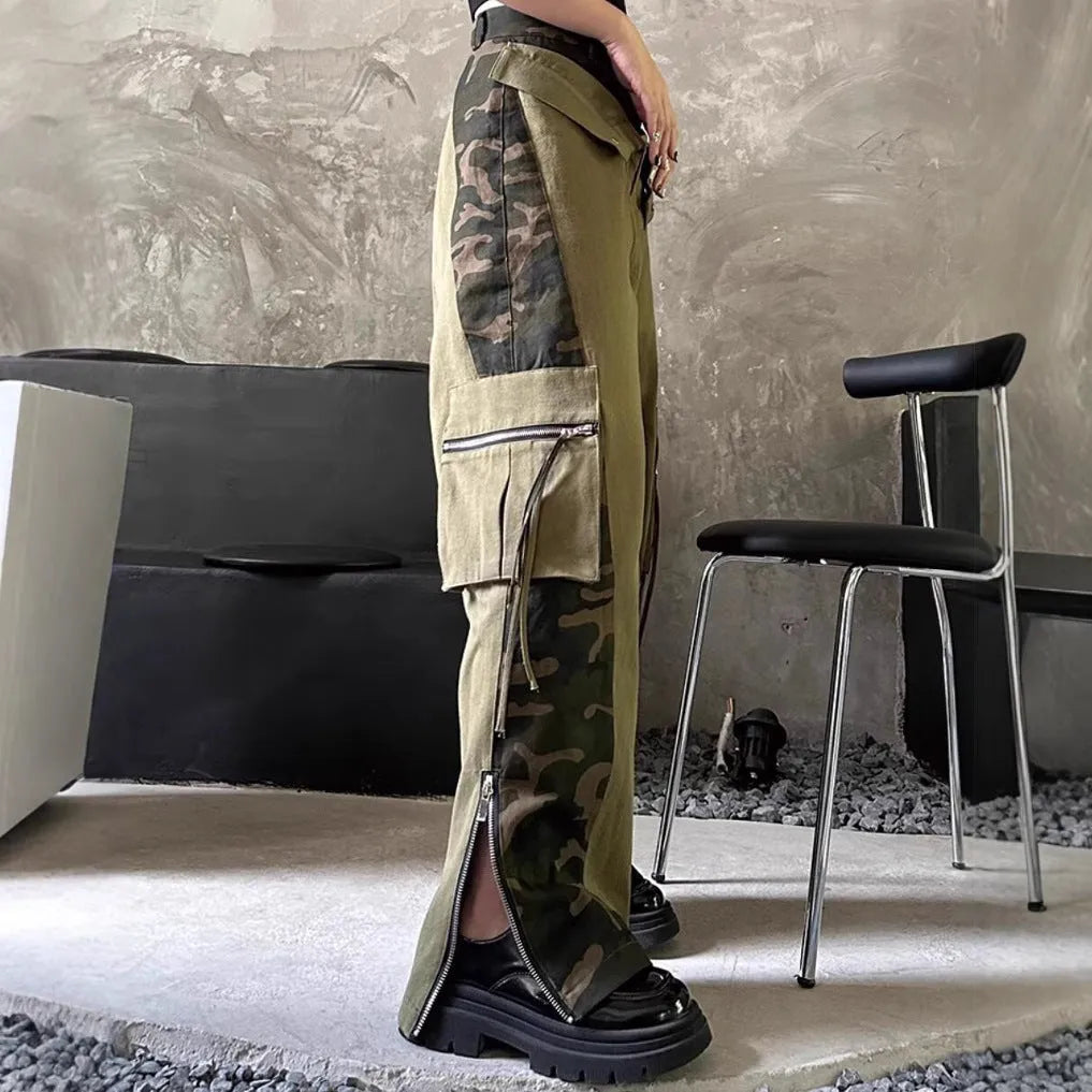 Retro high waist straight-leg jeans with leopard print pattern and tooling style design