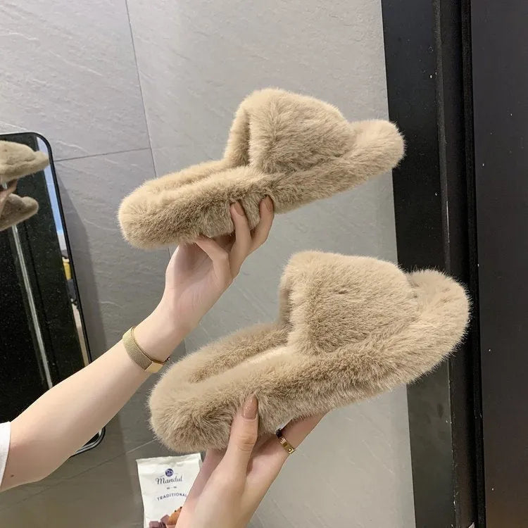 Suede furry slippers with artificial wool insole, round toe, flat heel, available in beige