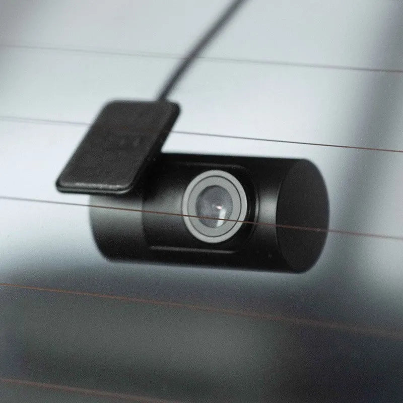 Midrive FC01 4K HD rear camera in car, black, with wide-angle lens and mounting accessories
