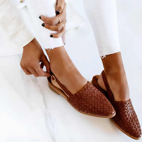 Adult flat baotou sandals with buckle and pointed toe in multiple colours
