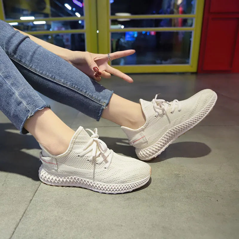 Women's breathable mesh sneakers in yellow with white rubber sole and lace-up fastening