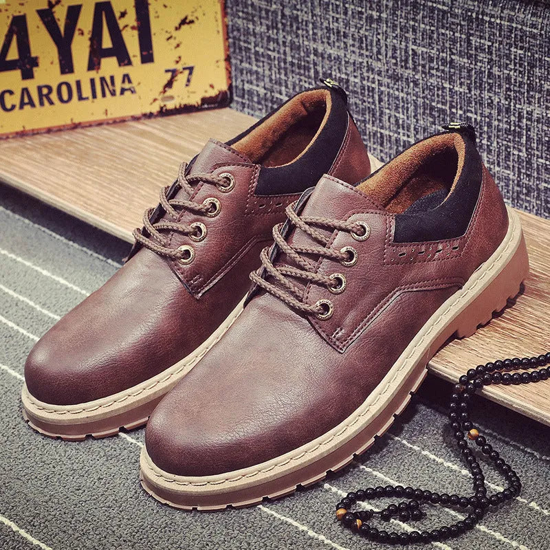 Men's casual shoes in artificial PU with round toe and rubber sole in three colour options