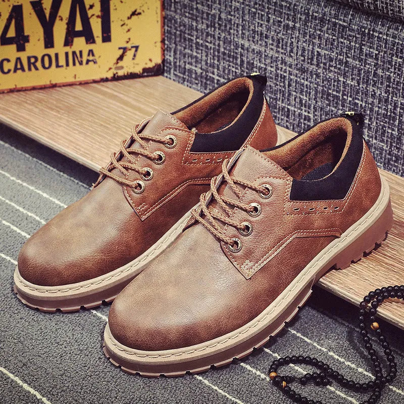 Men's casual shoes in artificial PU with round toe and rubber sole in three colour options