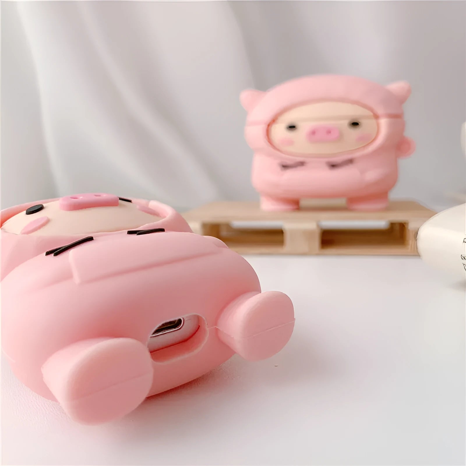 Pink silicone flip case for AirPods 1 2 Pro with cartoon pig design and metal hook