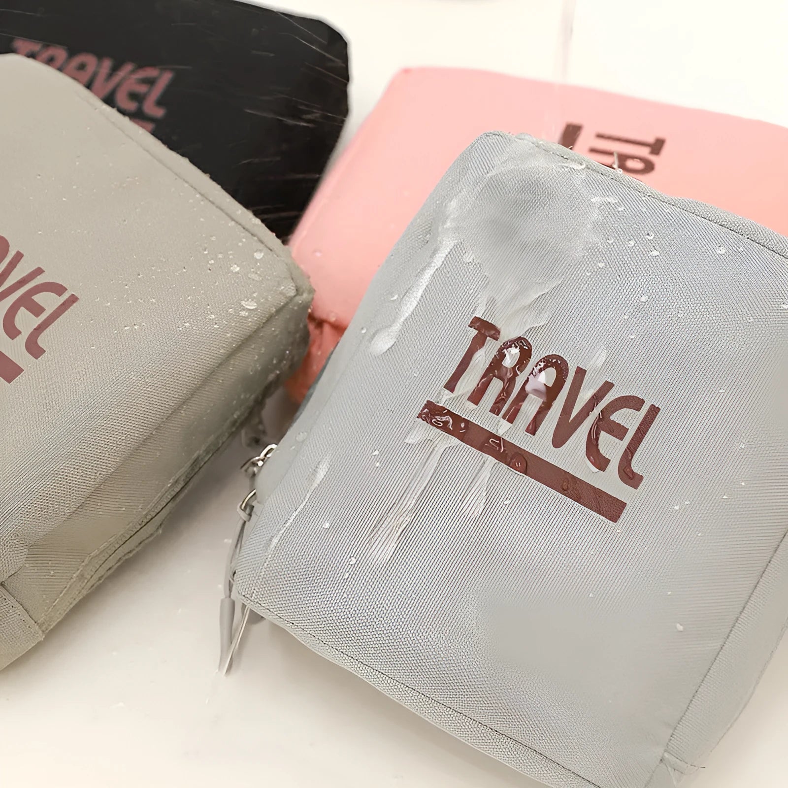 Cube travel storage bag in Oxford cloth with seal closure for clothing organisation