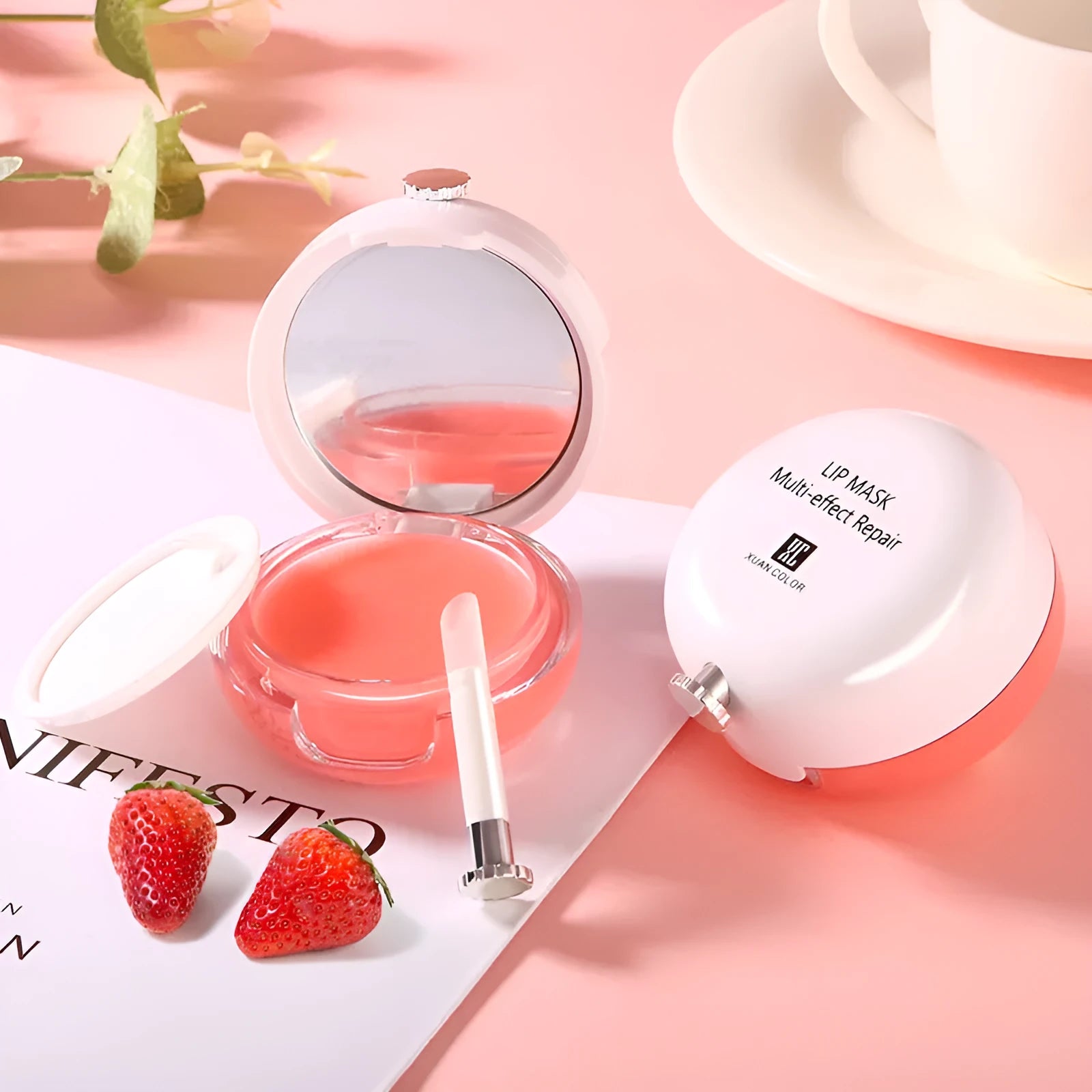 Lip sleeping mask pot with strawberry flavour, 13g, containing grape seed oil for moisturising