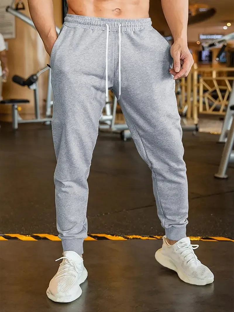Men's polyester leisure trousers with elastic lace closure and drawstring waist in loose fit design