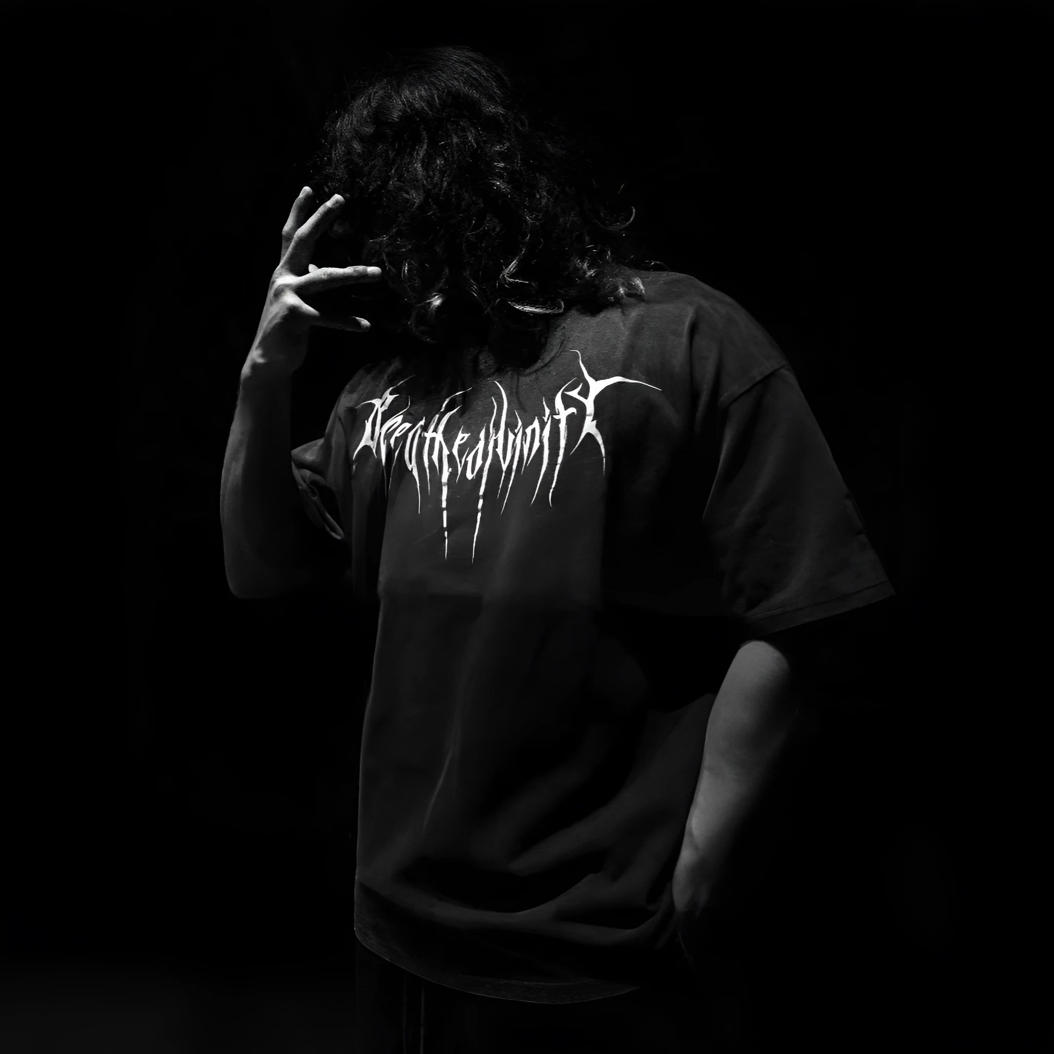 Men's loose fit plus size cotton t-shirt in a dark colour with short sleeves and gilding detail.