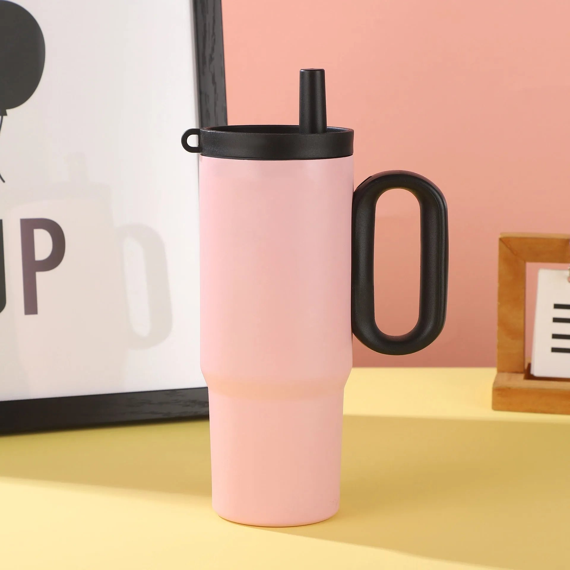 Large capacity insulated straw cup with handle in choice of five colours showing vacuum insulation technology