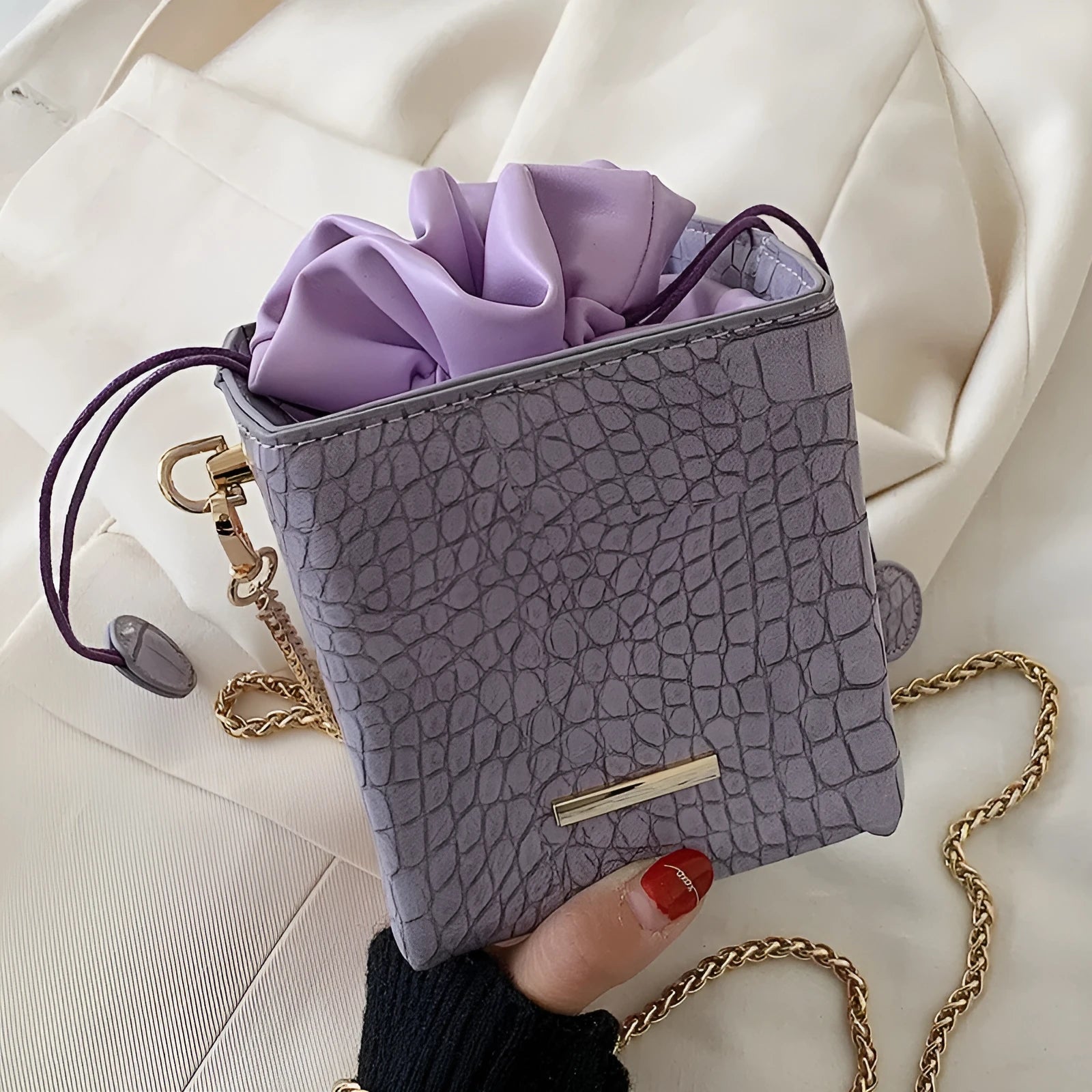 Small Korean-style chain messenger bag with drawstring closure in multiple colour options