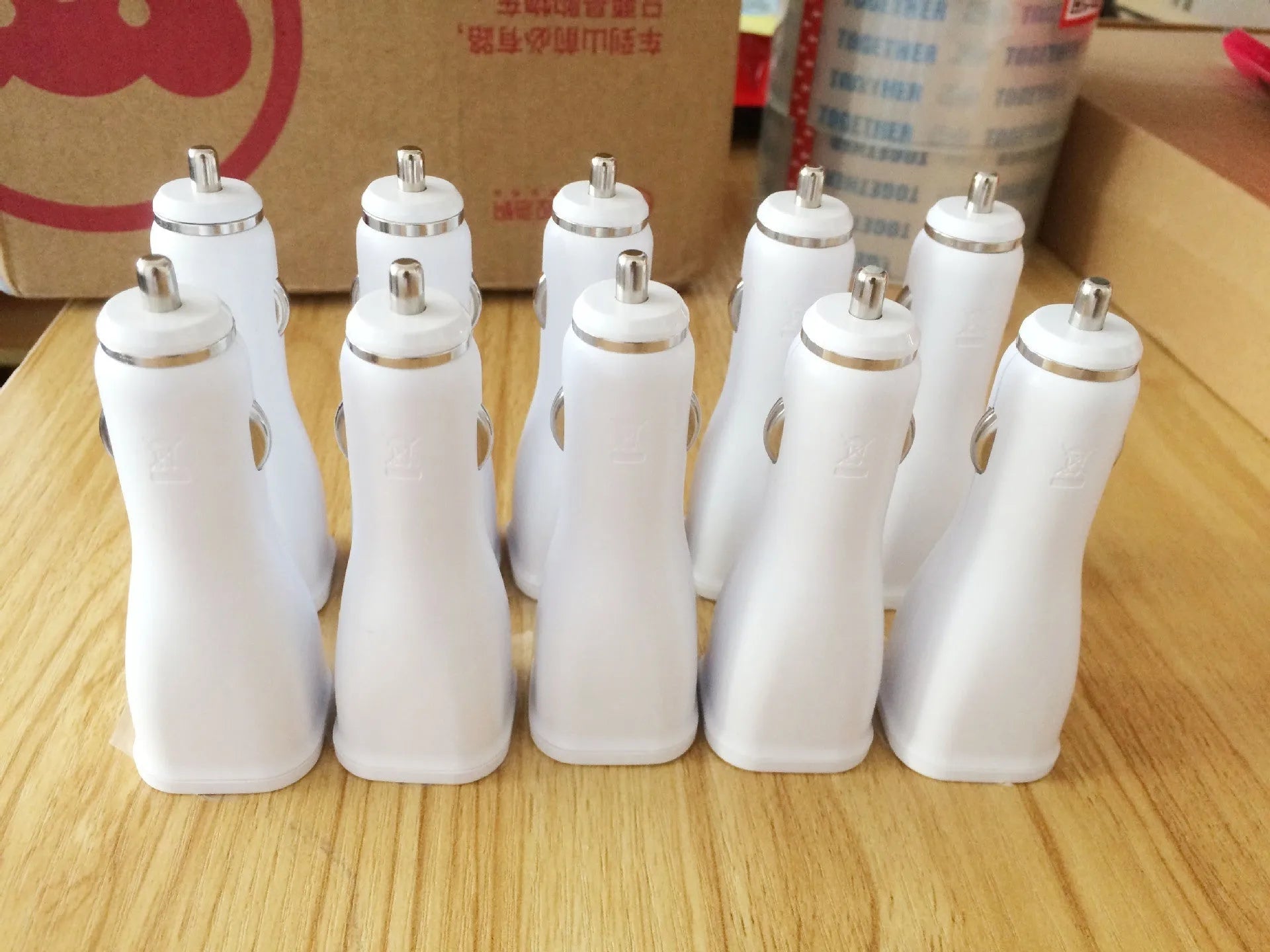 QC30 single-port USB car fast charger for smartphones and tablets with QC2.0 certification