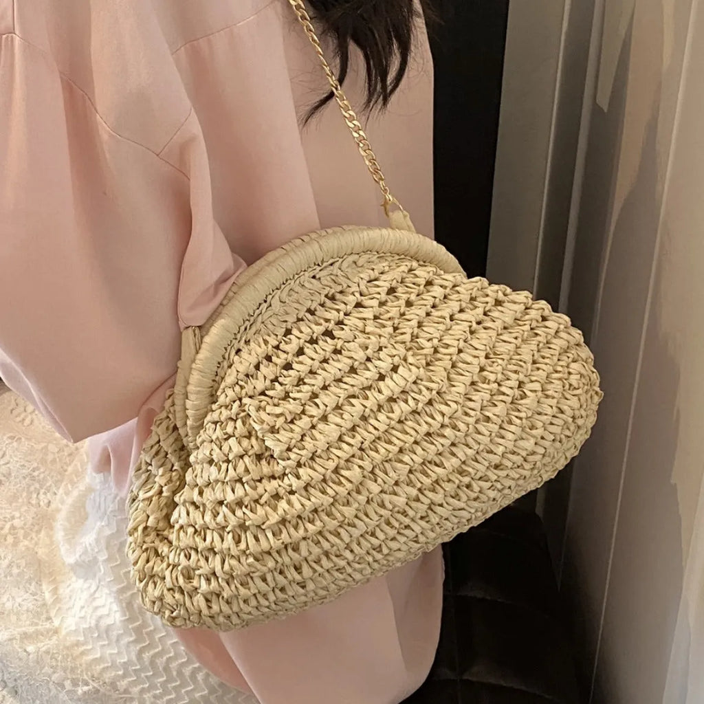Shell-shaped straw shoulder bag for women with chain accents and polyester lining
