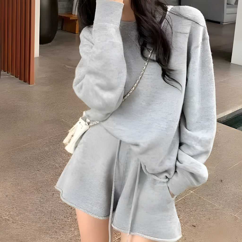 Women's loose-fitting knitted sweater and wide leg shorts two-piece set in oatmeal colour