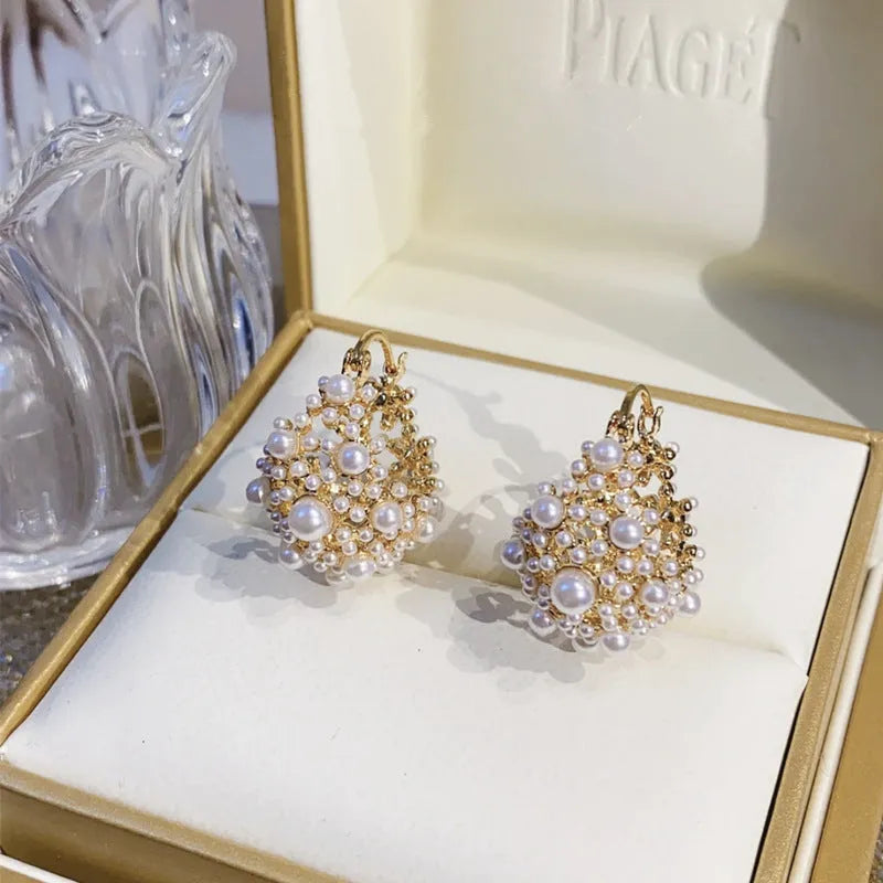 Gold-coloured women's flower basket earrings made from copper with small rice-shaped beads.