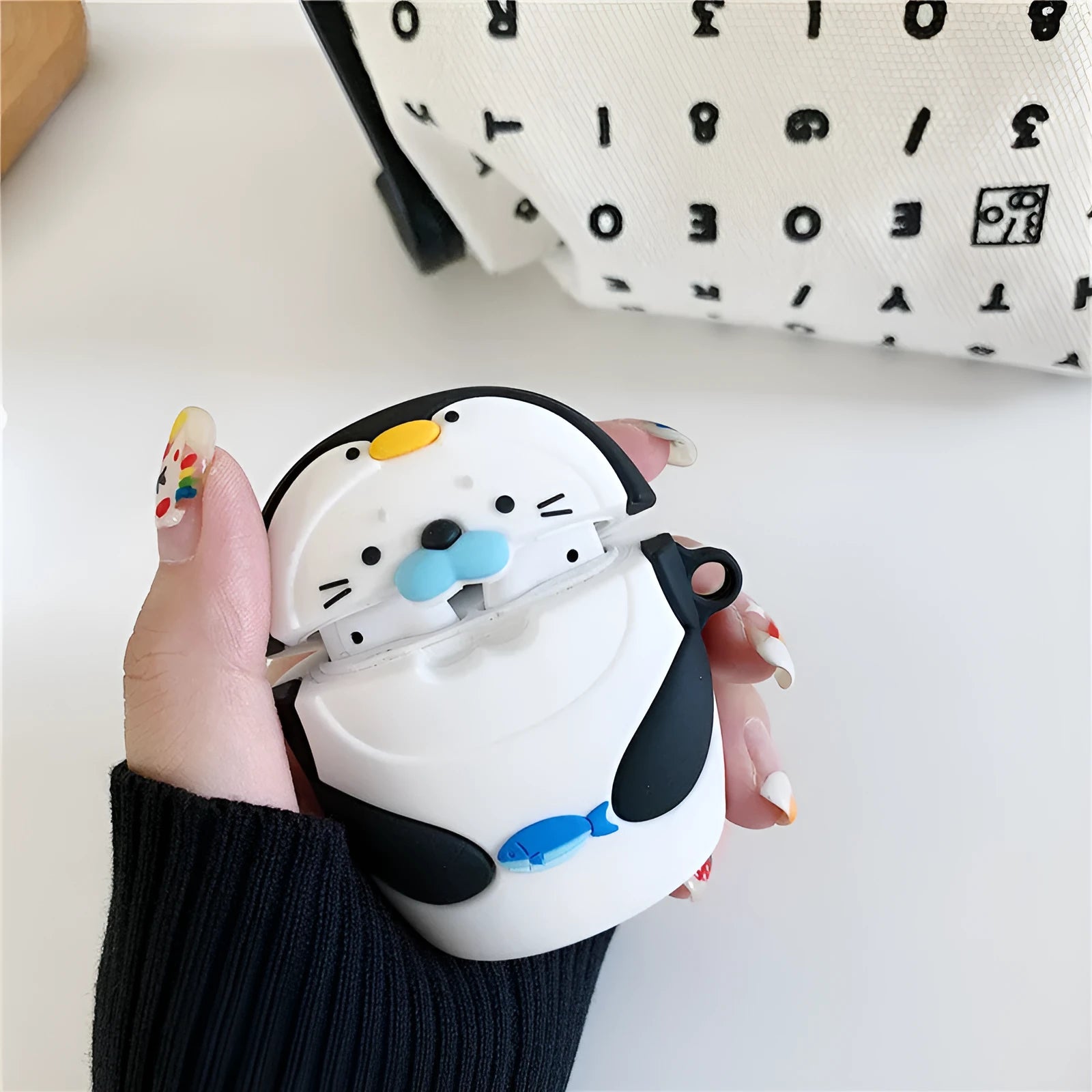 Silicone protective case for AirPods 1 2 generation with cartoon penguin design and hook
