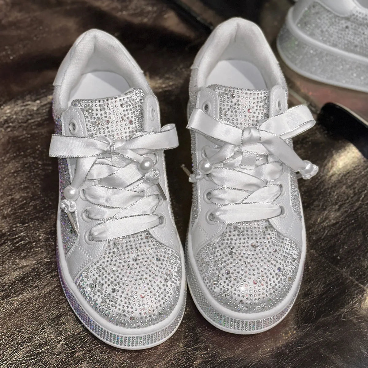 White low-top starry rhinestone casual women's shoes with rubber sole and cotton lining