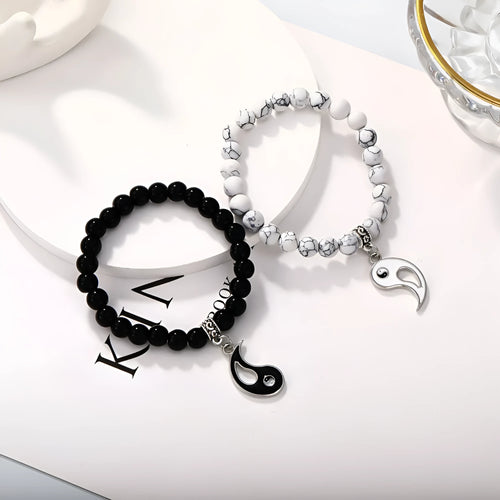 Geometric eight-diagram shaped alloy bracelet with electroplated finish in unisex design