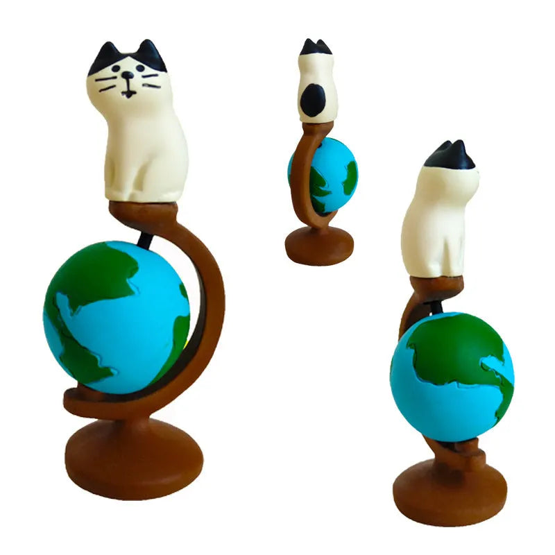Cartoon cat resin figurine with Statue of Liberty and globe travel theme.