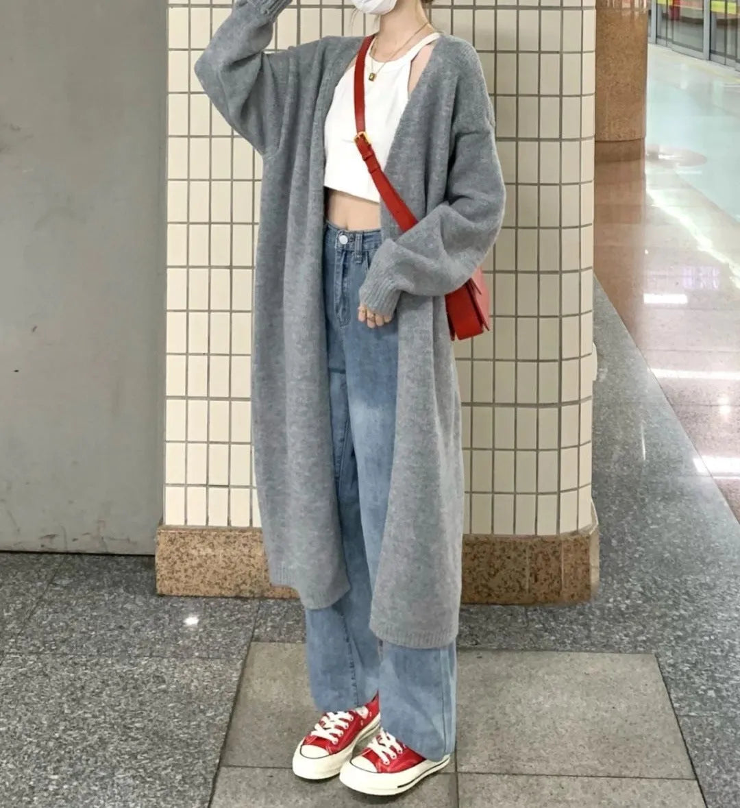 Women's loose knitted cardigan in chenille fabric showing 65cm length and solid colour options