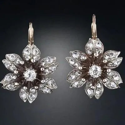 Retro creative silver fashion earrings for women with 40mm drop design