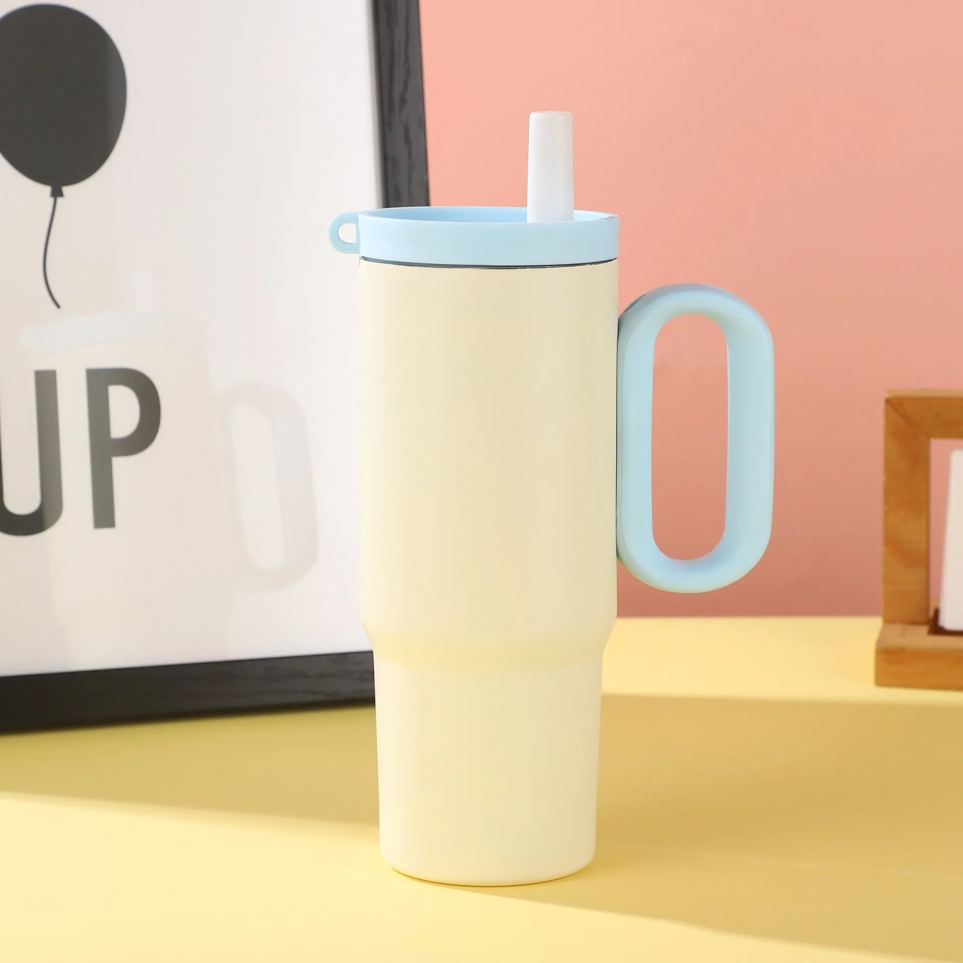 Large capacity insulated straw cup with handle in choice of five colours showing vacuum insulation technology